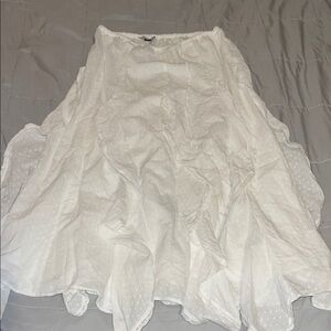 American Eagle White frilly skirt